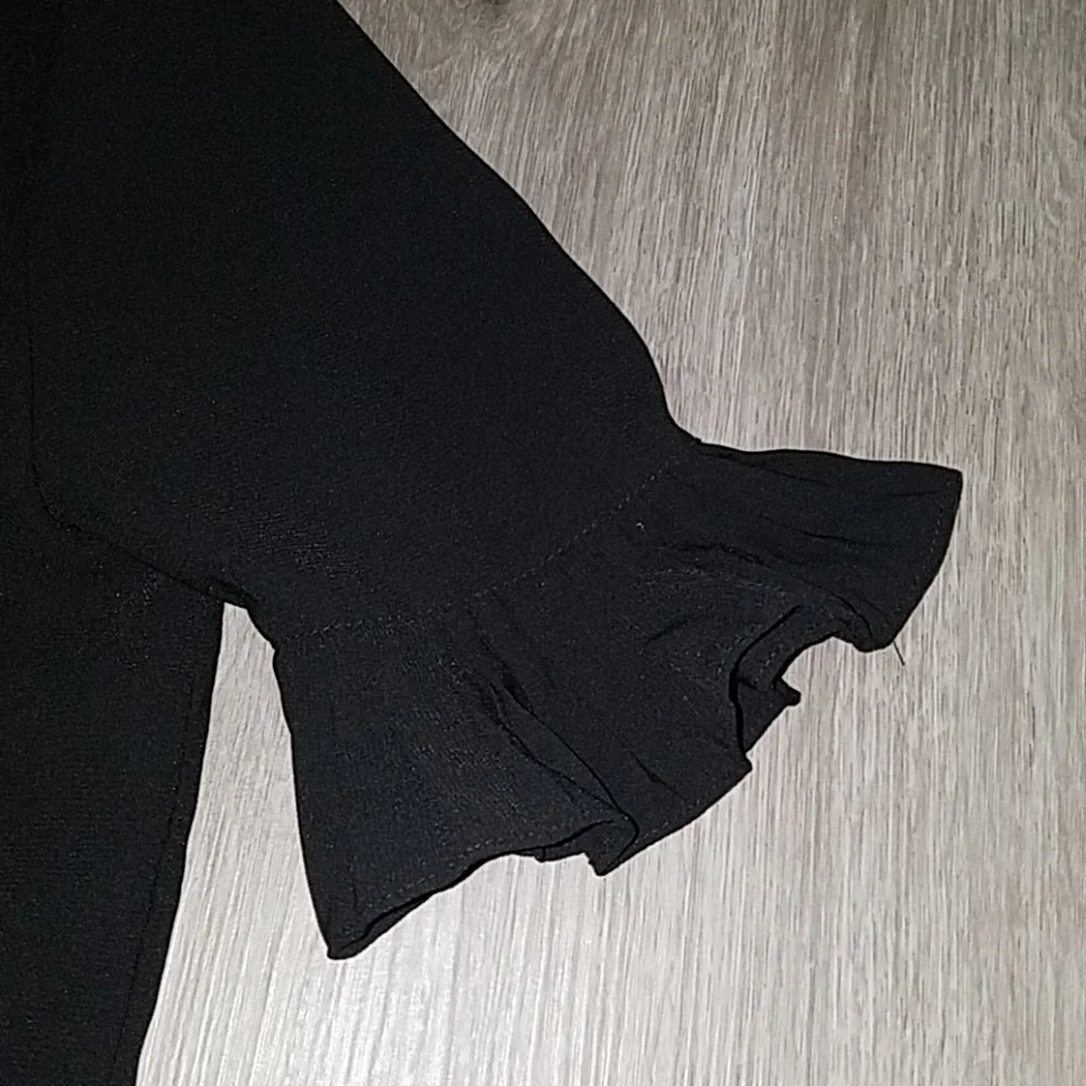 Carmen Marc Valvo NWOT Pleated Blouse - Picture 6 of 13